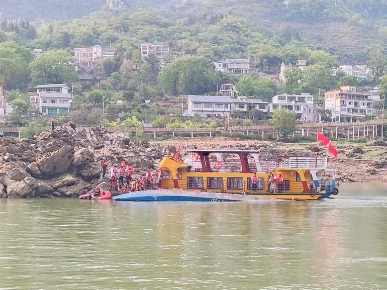 Çinde turist tekneleri alabora oldu: 9 ölü, 70 yaralı