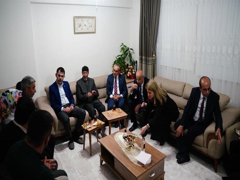 Bakan Kurum, köy evine konuk oldu