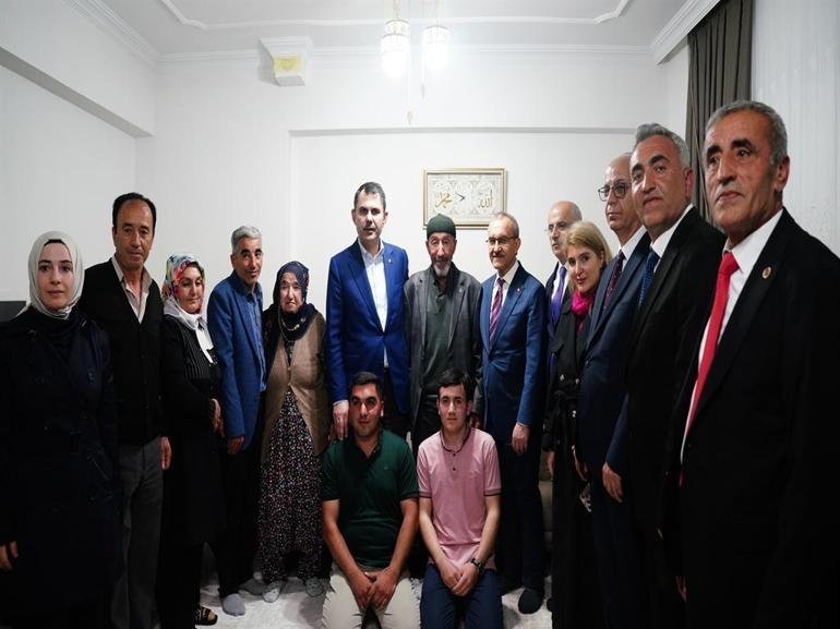 Bakan Kurum, köy evine konuk oldu