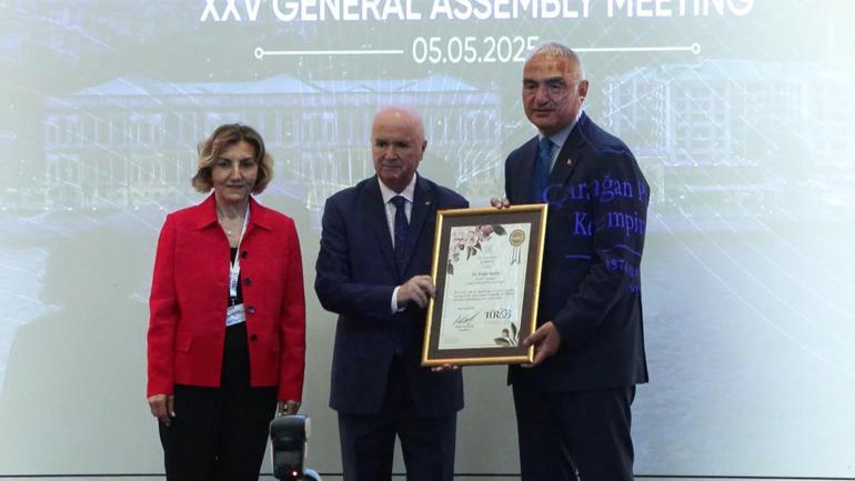 Bakan Ersoy: 65 milyon ziyaretçi ve 64 milyar dolar gelir hedefimize ulaşacağımıza inanıyorum