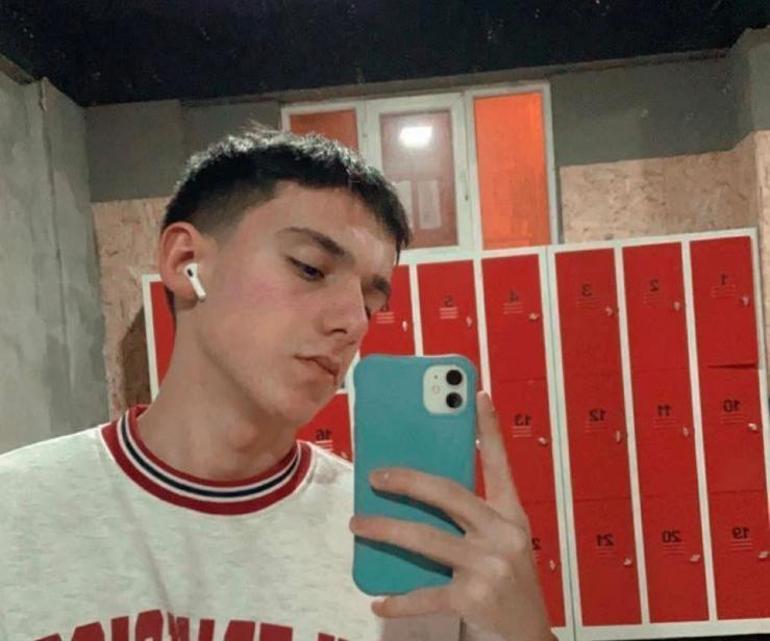 Motosiklet kazasında ölen Emirhan gözyaşlarıyla toprağa verildi