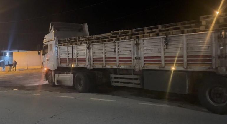 TIRın dorsesinde 42 kaçak göçmen yakalandı