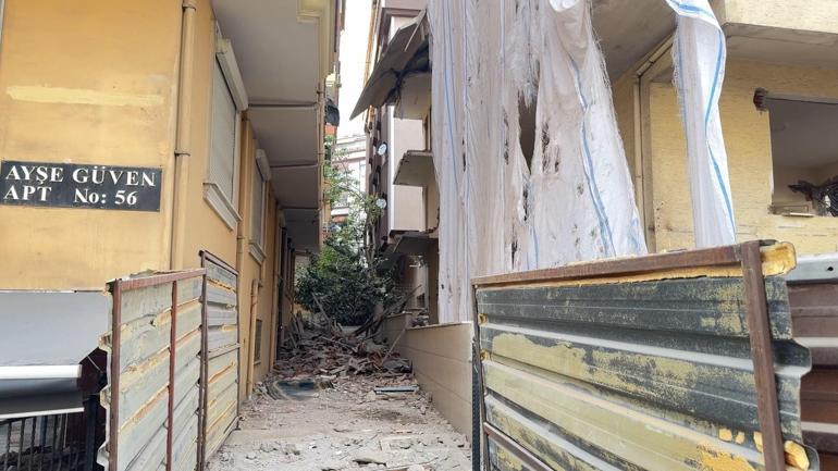 Avcılarda riskli bina yıkıldı; yandaki bina 4 saat tahliye edildi