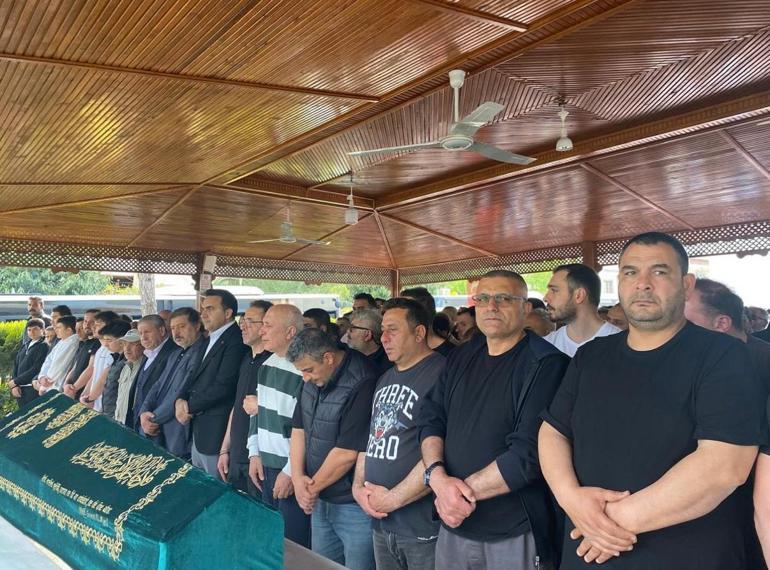 Beşiktaş’ta alkollü sürücü otomobille direğe çarpıp takla attı: 1 ölü 2 yaralı
