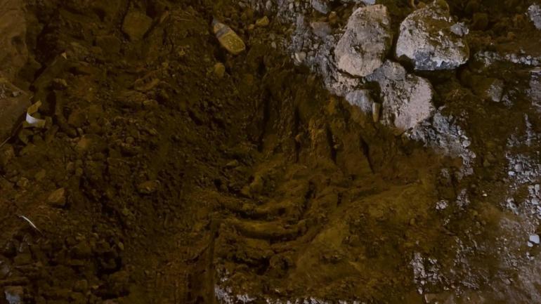 Beyoğlunda kazı çalışması sonrası elektrik kesintisi: Mahalleli tepki gösterdi