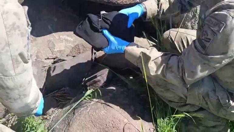 Çamaşır makinesi ile toprak altından silahlar çıktı; 16 gözaltı