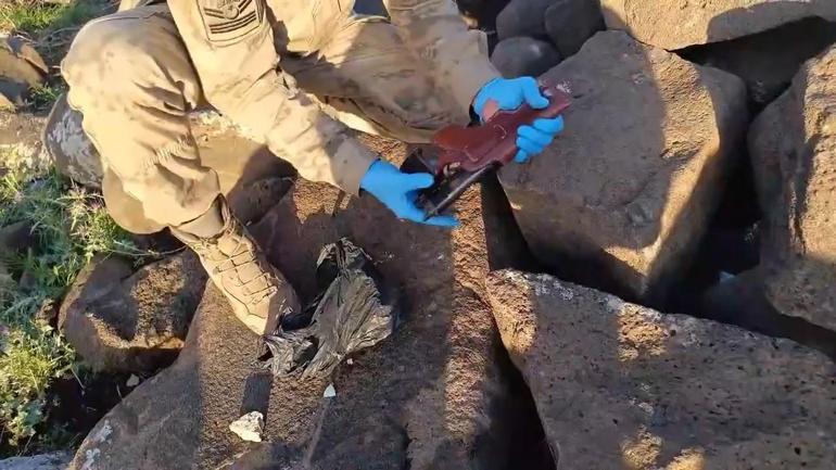 Çamaşır makinesi ile toprak altından silahlar çıktı; 16 gözaltı