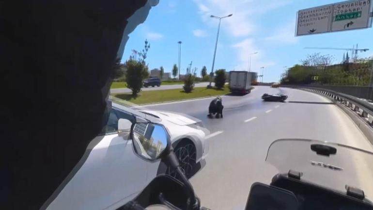 Zeytinburnunda yakıt dökülen yolda kaydı; sürücünün refleksiyle ölümden döndü