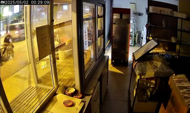 Dayak yediği sokakta havaya ateş açan şüpheli ve arkadaşı yakalandı