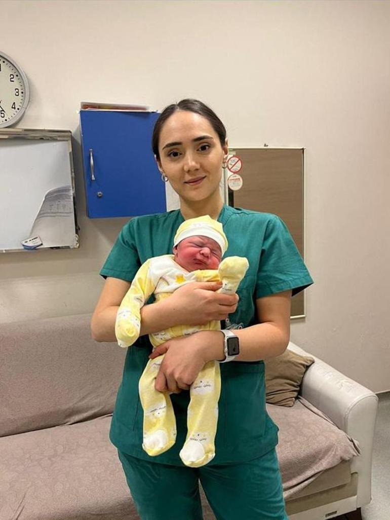 Ebeler bir gebenin her zaman yanında olan sağlık çalışanıdır
