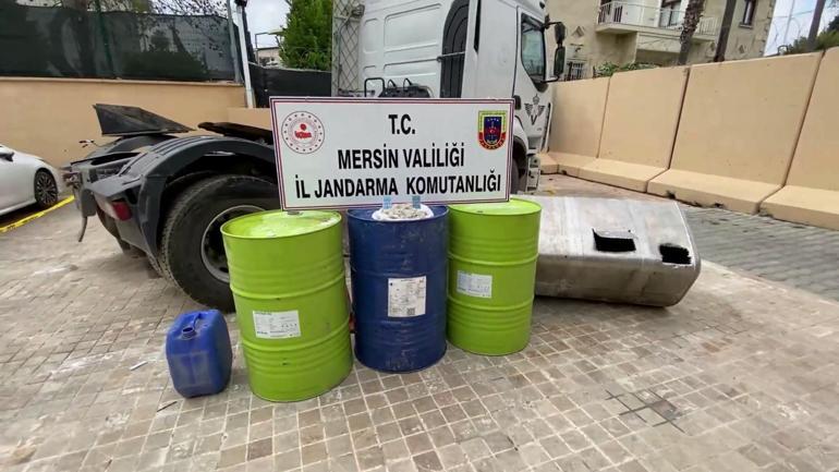 Mersinde 28 kilo kokain, 680 litre sıvı metamfetamin ele geçirildi