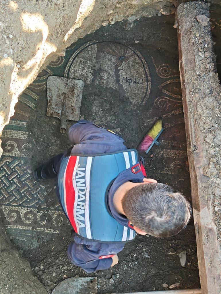 Tokatta izinsiz kazıda Antik Yunanca yazı olan mozaik bulundu; 2 tutuklama