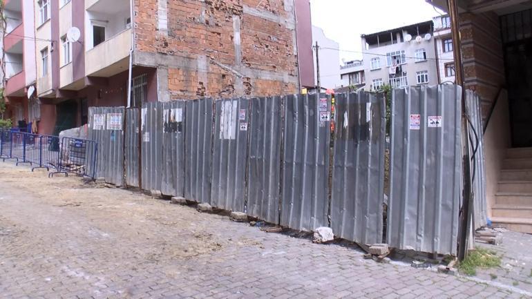 Bağcılar’da toprak kayması nedeniyle tahliye edilen bina havadan görüntülendi