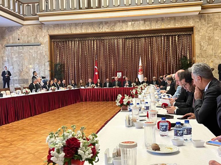 Kurtulmuş ve Bahçeliden, DEM Parti grubuna taziye ziyareti