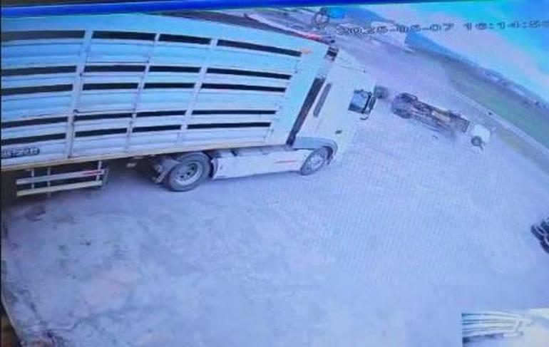 Bingölde otomobil ile kamyonet çarpıştı; 7 yaralı