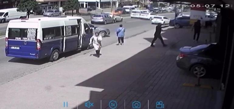 Yayaya yol vermek için duran otomobile arkadan gelen araçlar çarptı