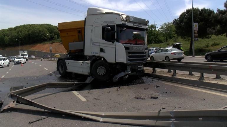 Maltepede şoförünün kediye çarpmamak için manevra yaptığı hafriyat kamyon bariyere çarptı