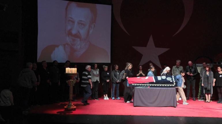 Tiyatro sanatçısı Naşit Özcan toprağa verildi