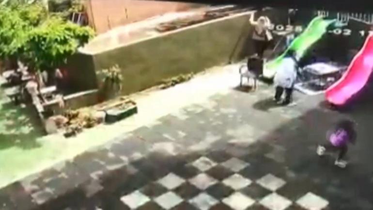 Eyüpsultanda kreşteki çocuk 2 metre yükseklikten inşaat alanına düştü