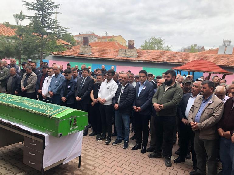 Kanalizasyon çukurundaki göçükte ölen işçi, toprağa verildi