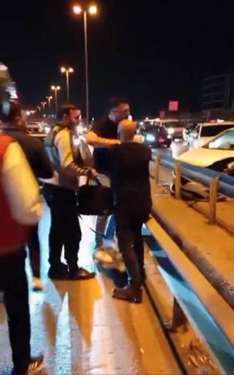 Küçükçekmece’de kaza yapıp kaçmaya çalışan alkollü sürücü, diğer sürücüler tarafından darbedildi