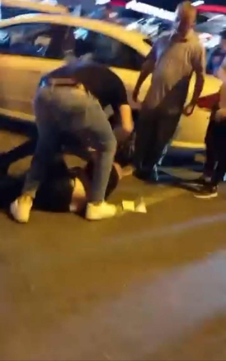Küçükçekmece’de kaza yapıp kaçmaya çalışan alkollü sürücü, diğer sürücüler tarafından darbedildi