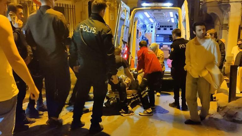 Beyoğlunda evini yakmaya çalıştı; müdahale edenleri bıçakla tehdit etti