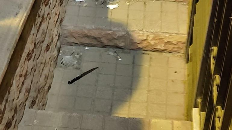 Beyoğlunda evini yakmaya çalıştı; müdahale edenleri bıçakla tehdit etti