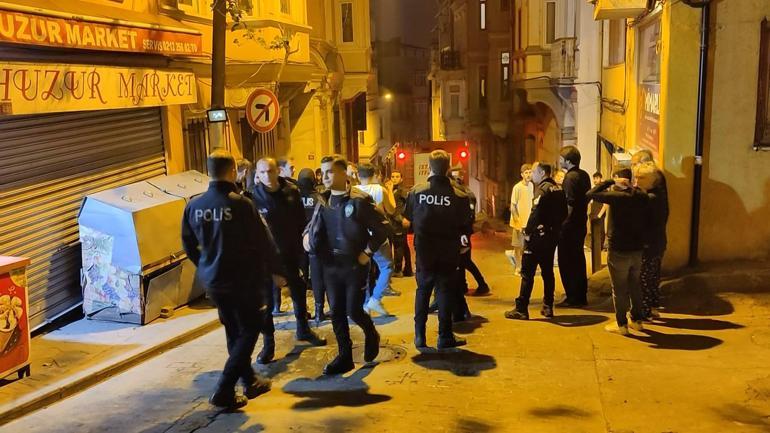 Beyoğlunda evini yakmaya çalıştı; müdahale edenleri bıçakla tehdit etti
