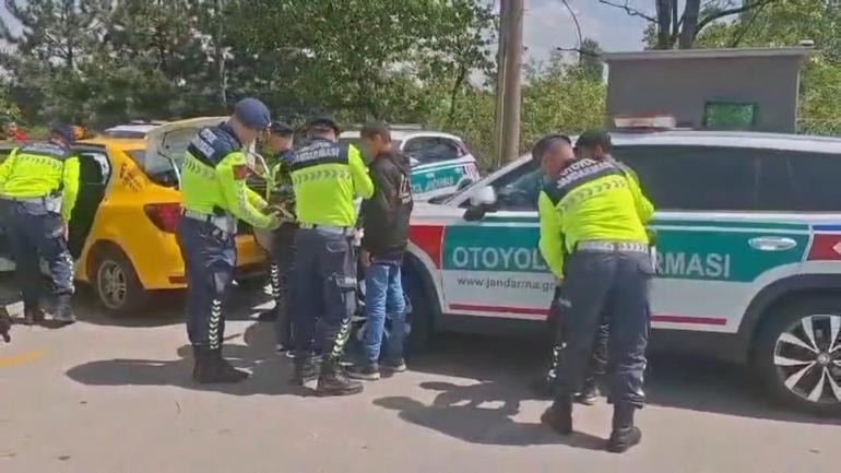 Takside 4 kaçak göçmen yakalandı, sürücü gözaltına alındı