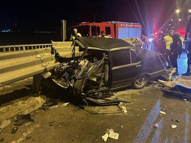 Sivasta otomobil bariyerlere saplandı, sürücü yaralandı