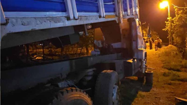 Tamir etmek istediği kamyonunun kupasında sıkışarak yaralandı