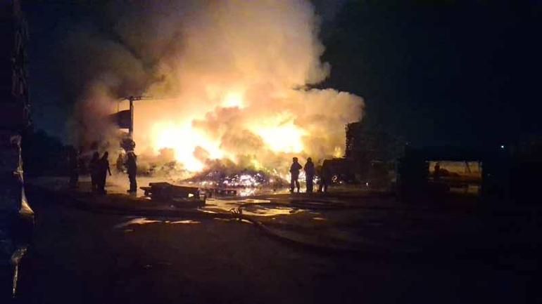 Bursada, palet fabrikasındaki yangın söndürüldü