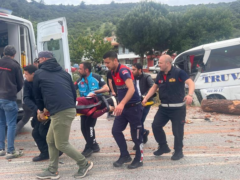 Çanakkalede zincirleme kaza; 6 ölü, çok sayıda yaralı var