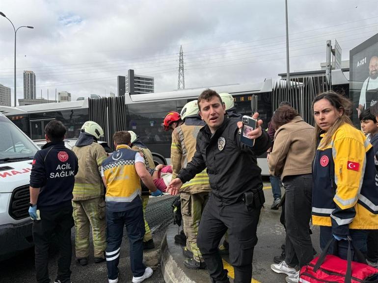 اصطدام حافلتين مترو في بيليك دوزو: قتيل و20 جريحًا