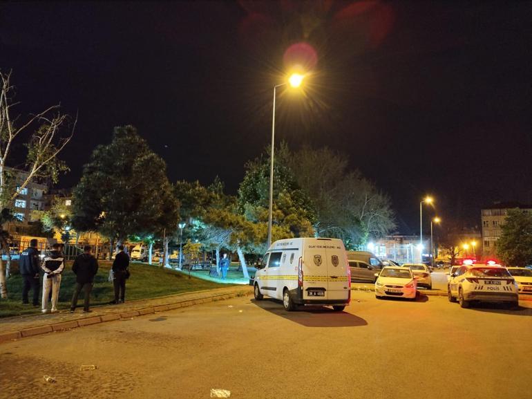 Borç- alacak kavgasında birbirlerini bıçakladılar