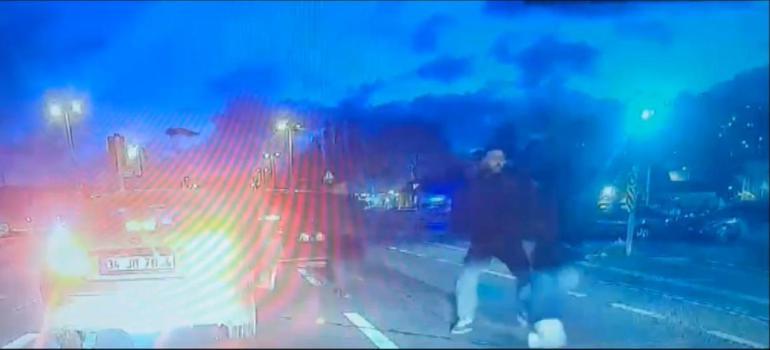 Sultangazide hırsızların yakalandıkları anları taksinin araç kamerası görüntüledi