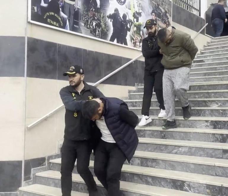 Sultangazide hırsızların yakalandıkları anları taksinin araç kamerası görüntüledi