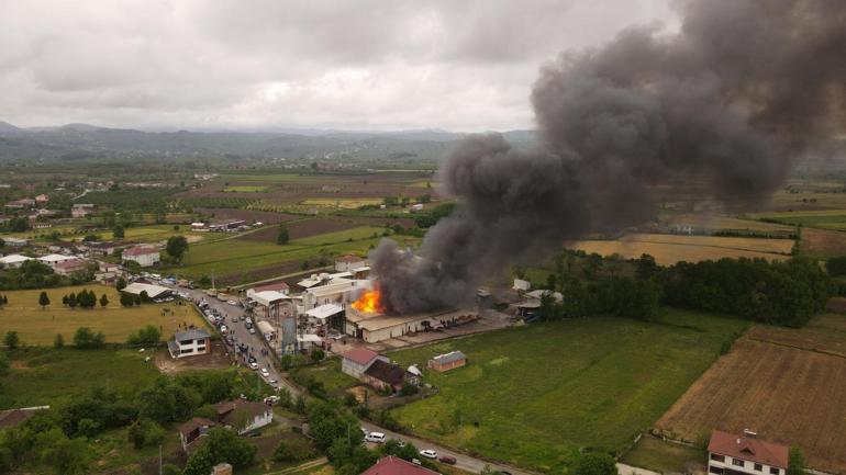 Fındık kırma fabrikasındaki yangın, 2,5 saatte kontrol altına alındı