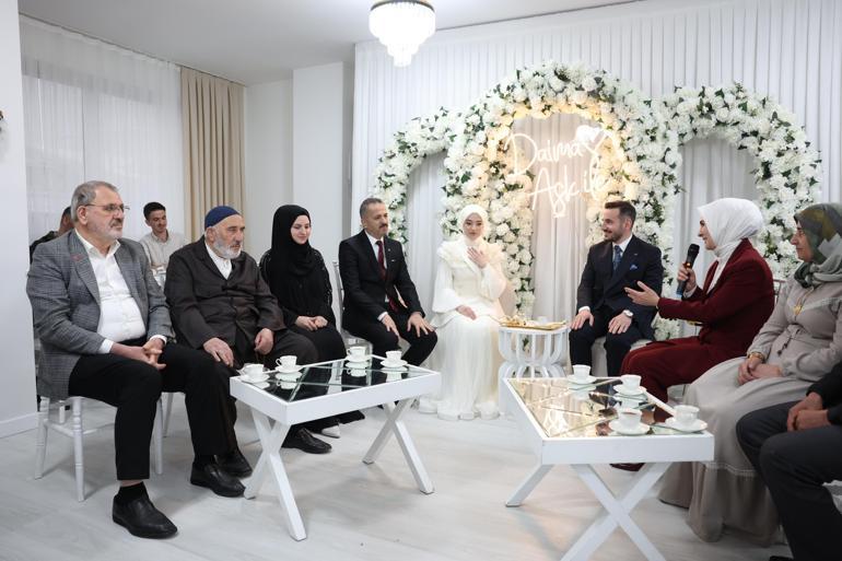 Bakan Göktaş, kendisini sosyal medyadan davet eden gence kız istedi