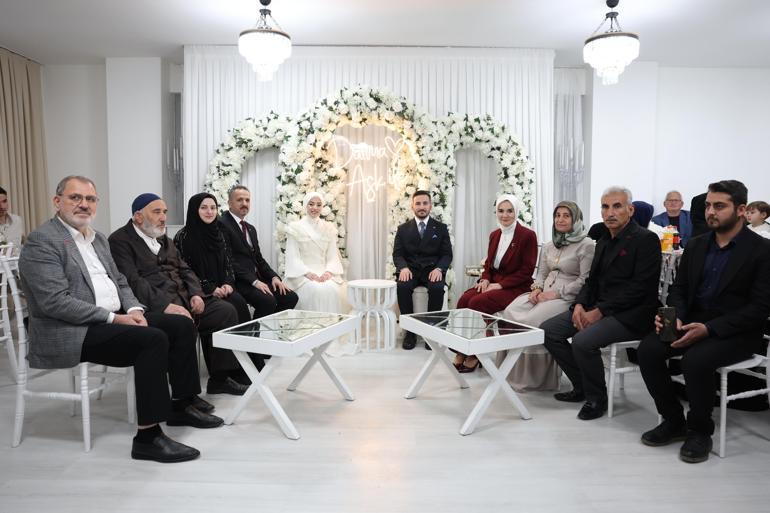 Bakan Göktaş, kendisini sosyal medyadan davet eden gence kız istedi