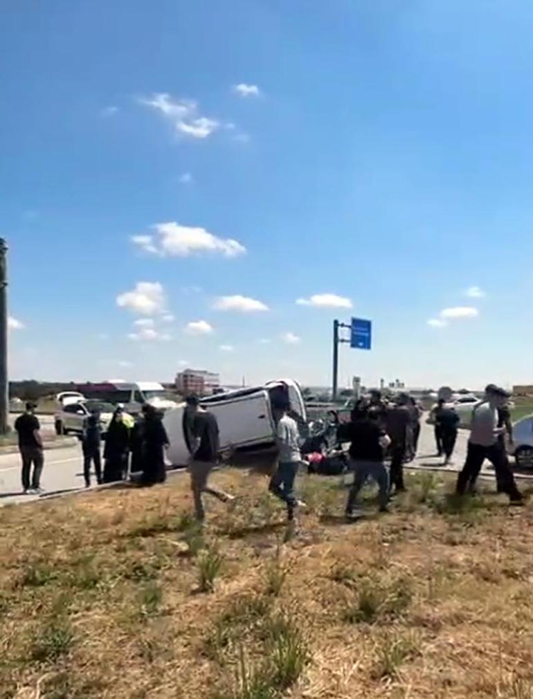 Otomobiller kavşakta çarpıştı; 5 yaralı