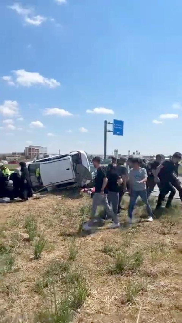 Otomobiller kavşakta çarpıştı; 5 yaralı