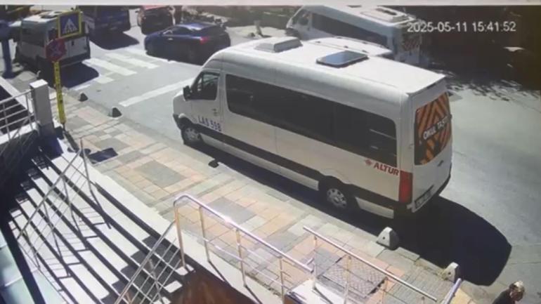 Kağıthanede minibüs yayaların arasına daldı: 1 ölü, 4 yaralı