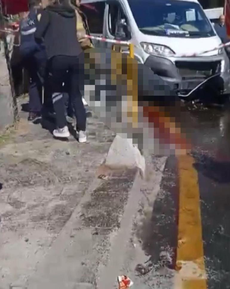 Kağıthanede minibüs yayaların arasına daldı: 1 ölü, 4 yaralı