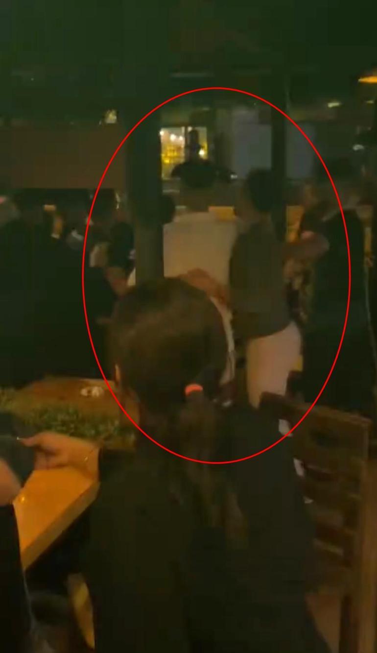 Eğlence mekanındaki tekmeli ve yumruklu yan bakma kavgası kamerada