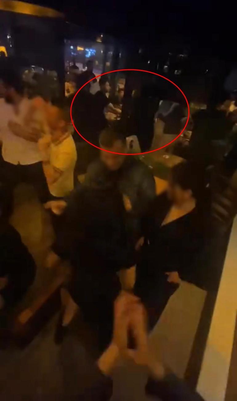 Eğlence mekanındaki tekmeli ve yumruklu yan bakma kavgası kamerada