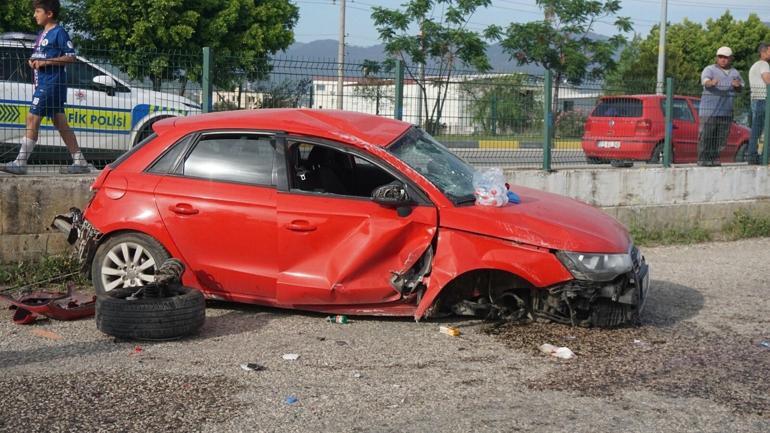 Muğla’da iki otomobilin çarptığı kaza kamerada: 6 yaralı