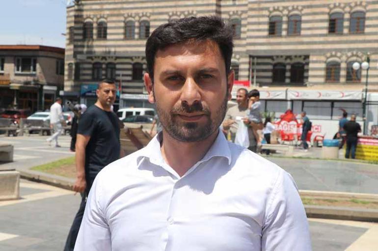 Terör örgütü PKK’nın fesih kararı sonrası Diyarbakırda vatandaşlar halay çekti