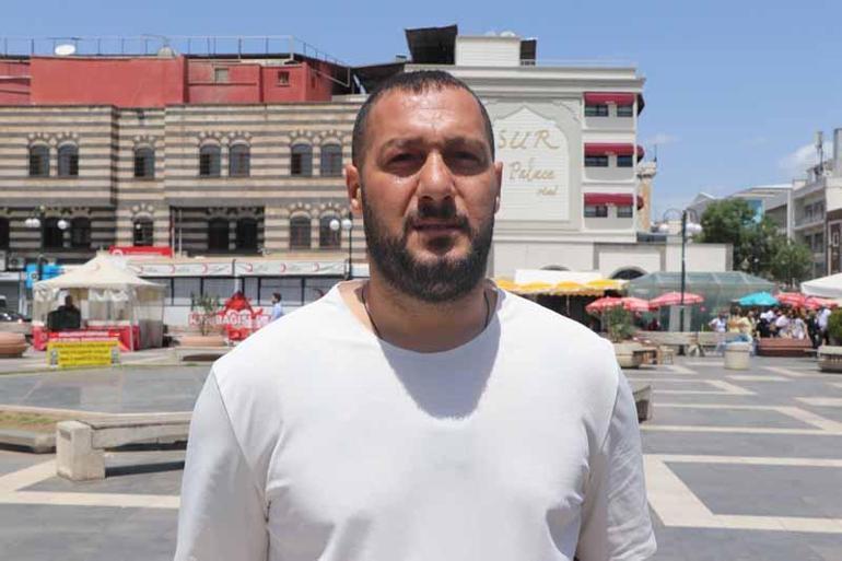 Terör örgütü PKK’nın fesih kararı sonrası Diyarbakırda vatandaşlar halay çekti